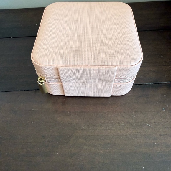 Vlando Travel Jewelry Case – Blush Pink Vegan Leather - Picture 2 of 5